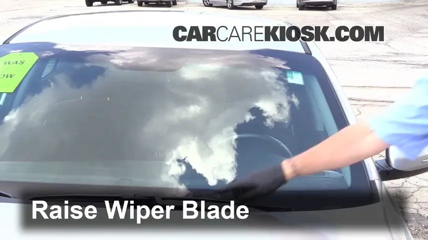 2012 Kia Optima Hybrid 2.4L 4 Cyl. Balais essuie-glace avant Changer les balais des essuie-glace